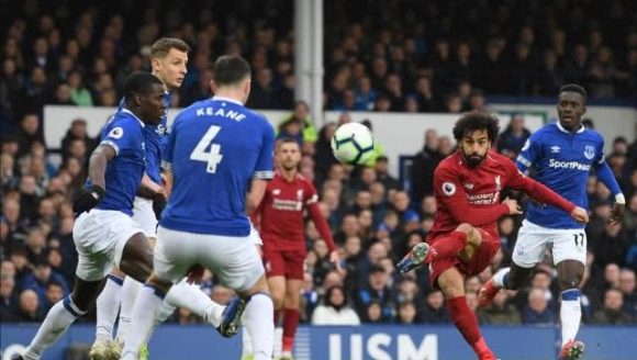 [F1]汉密尔顿漂移入弯 及时调整方向盘