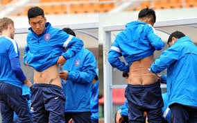 埃泽英格兰队生涯前3进球均为替补打进，为凯恩后第二人