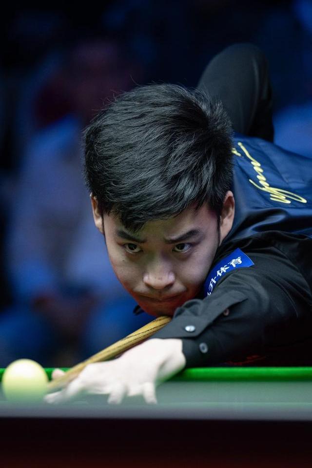 他不仅要应 他不仅要应