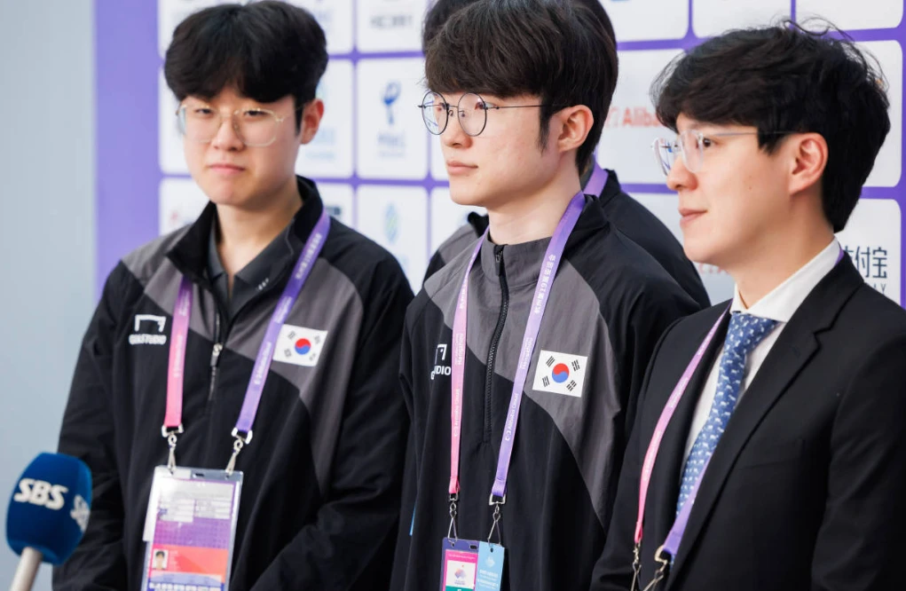 舉足輕重的 舉足輕重的